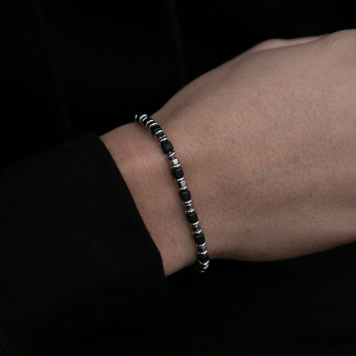 Samie - Armbånd med sorte perler