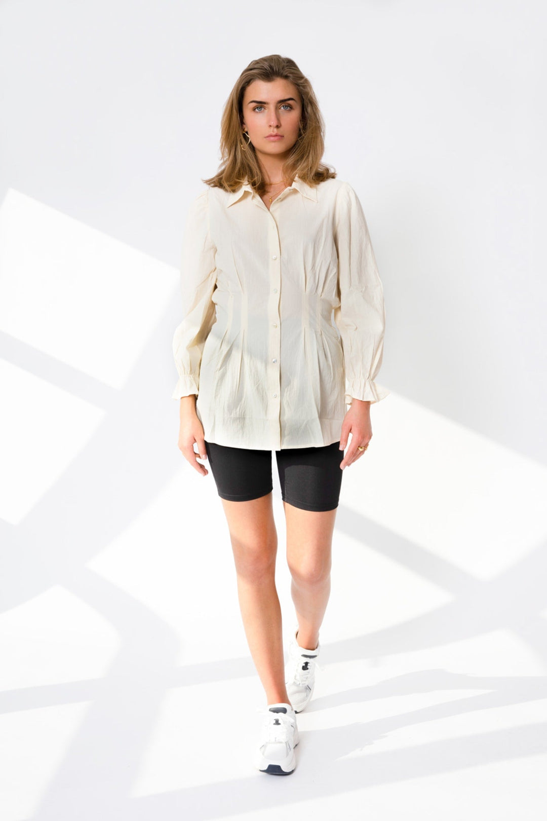 Amanda Gulager x Sistie Beige skjorte med bindebånd